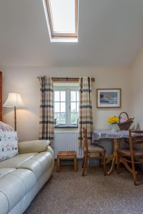 Coastal Cottage 'The Garden Cottage ' Hartland Bagian luar foto