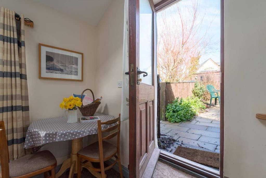 Coastal Cottage 'The Garden Cottage ' Hartland Bagian luar foto